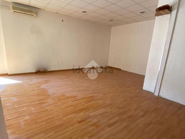 Locale Commerciale in vendita a Venafro, Molise