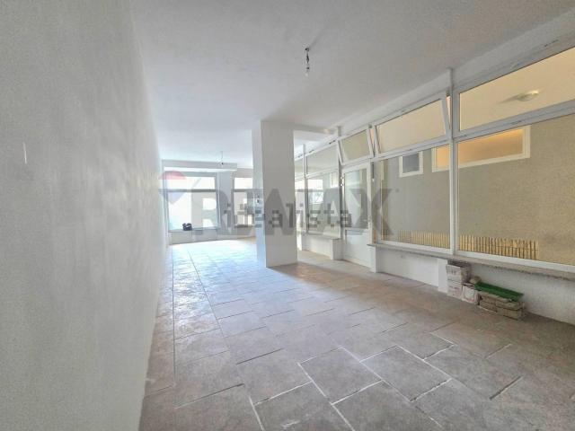 Locale Commerciale in vendita a Barriera Vecchia-San Giacomo, Villa Opicina