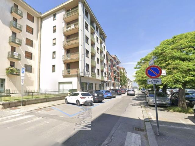 Locale Commerciale in vendita a Cuneo Nuova, Piemonte
