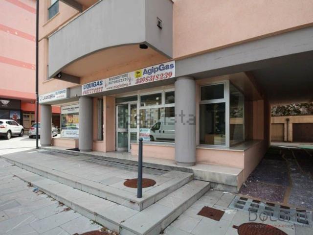 Locale Commerciale in vendita a Longarone, Veneto