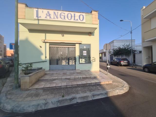 Locale Commerciale in vendita a Puglia, Lecce