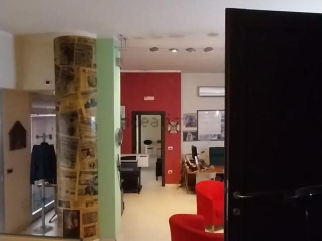 Locale Commerciale in vendita a Borgo San Lorenzo, Aversa