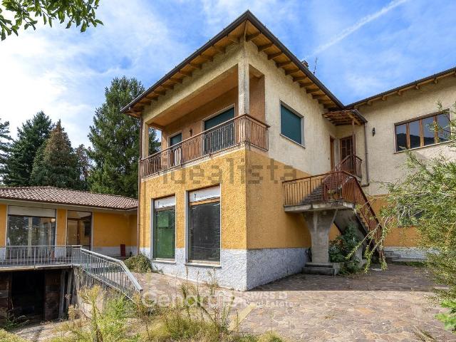 Locale Commerciale in vendita a Ardena, Brusimpiano