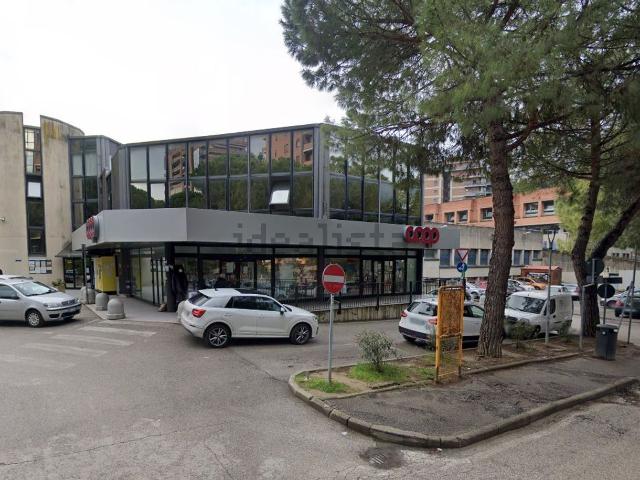 Locale Commerciale in vendita a Madonna Alta, Cenerente