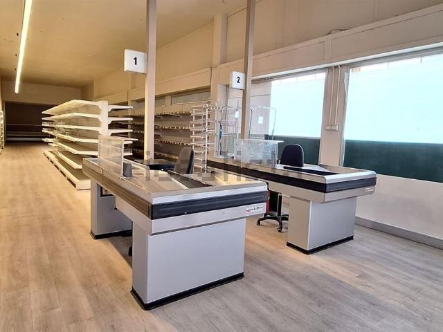 Locale Commerciale in vendita a Altopiano di Seveso, Seveso