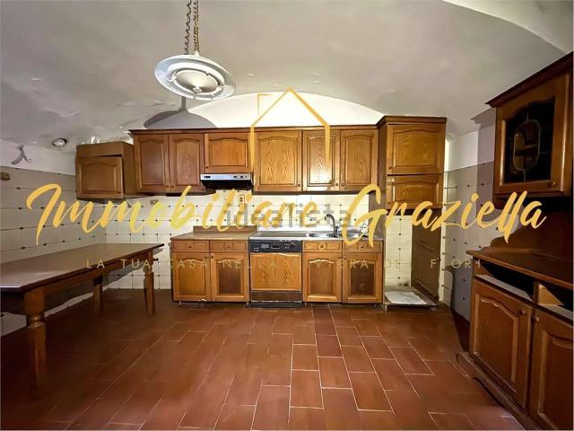 Locale Commerciale in vendita a Camporosso, Liguria