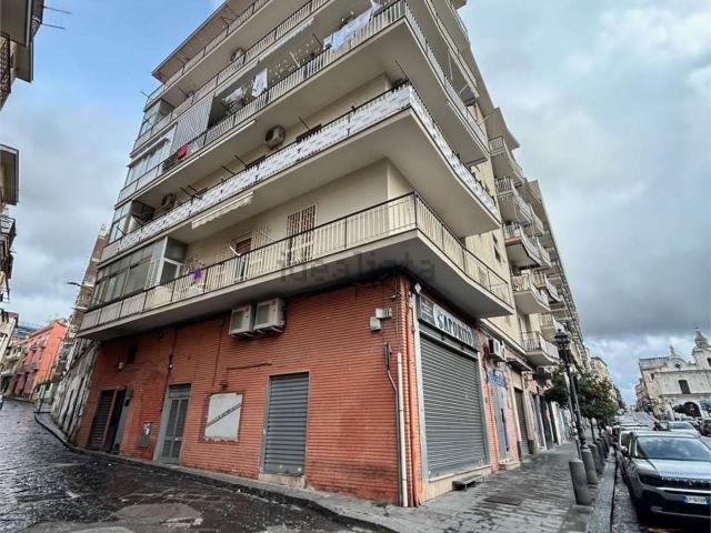 Locale Commerciale in vendita a Sant'Antonio, Torre Del Greco