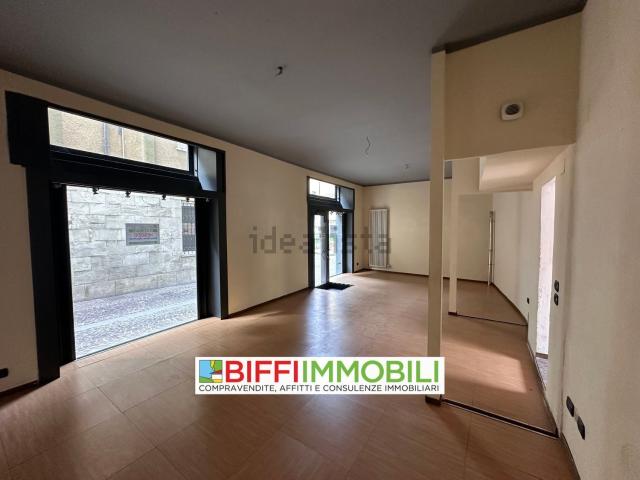 Locale Commerciale in vendita a Molera, Oggiono
