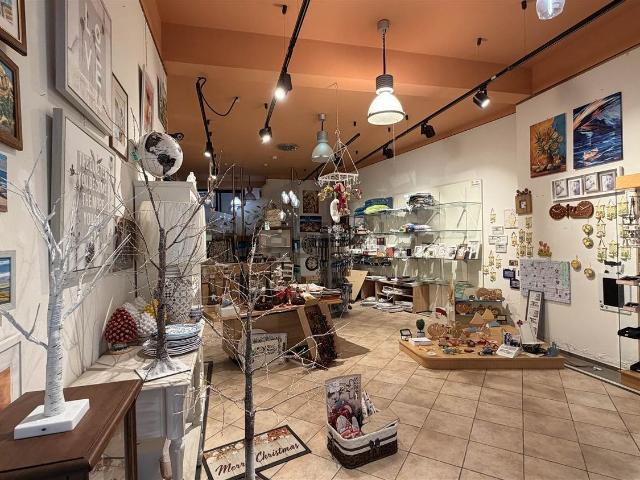 Locale Commerciale in vendita a Contrada Spinito, Cefalù