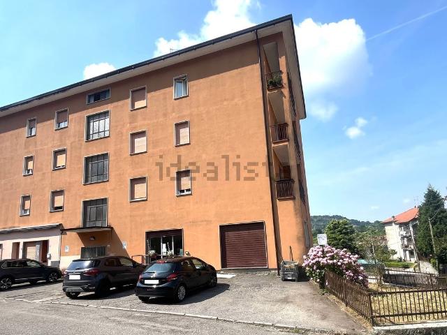 Locale Commerciale in vendita a Castello di Brianza