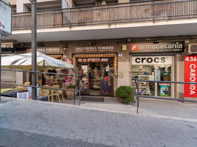 Locale Commerciale in vendita a Borgo-Sanzio, Catania