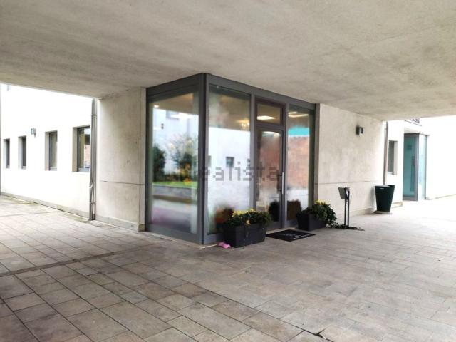 Locale Commerciale in vendita a Motta, Este