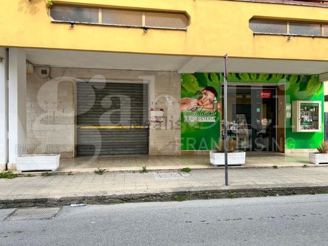 Locale Commerciale in vendita a Amantea Paese, Calabria