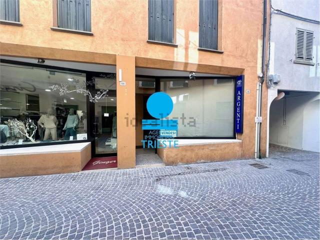 Locale Commerciale in vendita a Centro Storico, Marche
