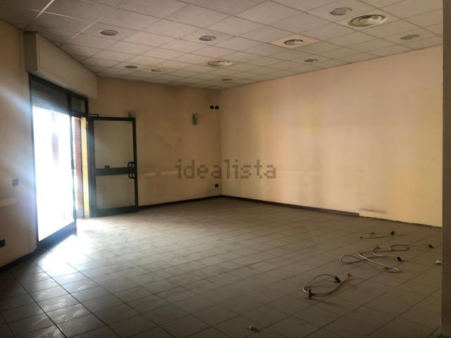 Locale Commerciale in vendita a Albairate, Lombardia