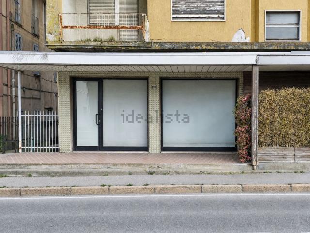 Locale Commerciale in vendita a Fino Mornasco, Como