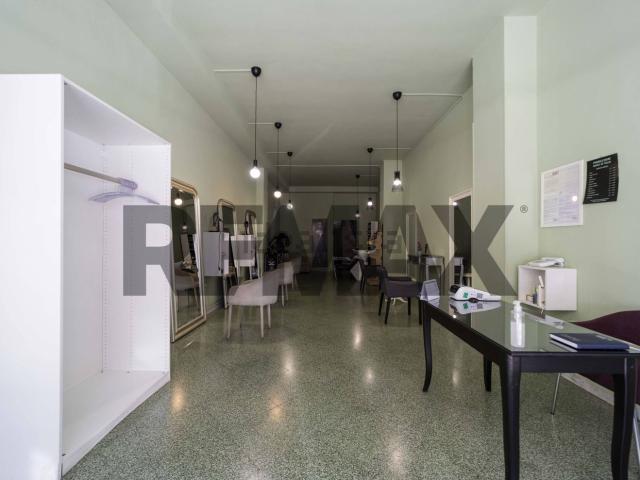 Locale Commerciale in vendita a Municipio 2, Puglia