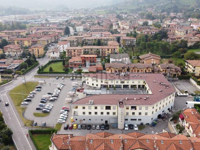 Locale Commerciale in vendita a Villongo, Lombardia