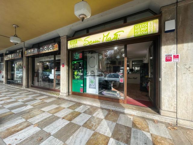 Locale Commerciale in vendita a Biumo Superiore, Varese