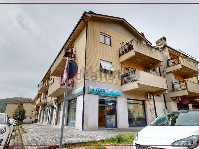 Locale Commerciale in vendita a Villa Reatina, Rieti