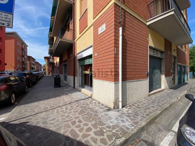 Locale Commerciale in vendita a Unione Terre d'Acqua, San Giovanni In Persiceto