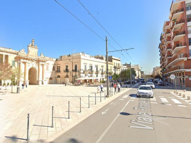 Locale Commerciale in vendita a Puglia, Lecce