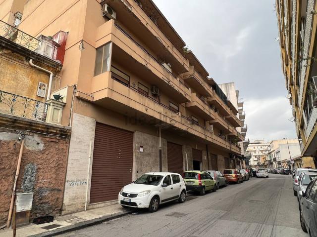 Locale Commerciale in vendita a V Circoscrizione, Messina