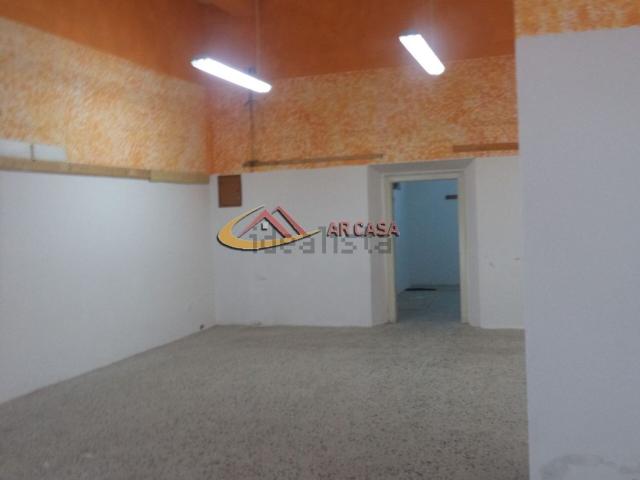 Locale Commerciale in vendita a Saione, Palazzo Del Pero
