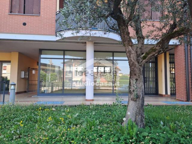 Locale Commerciale in vendita a Antegnate, Lombardia