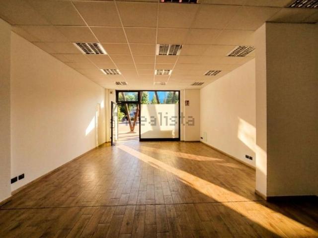 Locale Commerciale in vendita a Piemonte, Alessandria