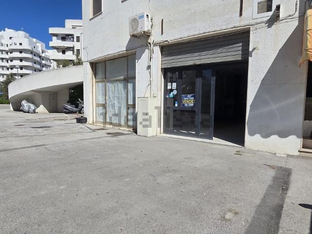 Locale Commerciale in vendita a San Salvo, Abruzzo