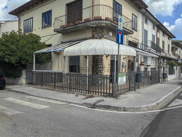 Locale Commerciale in vendita a Coiano, Prato