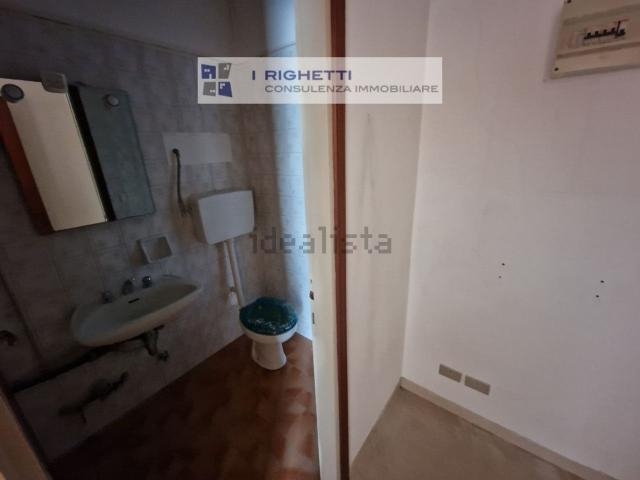 Locale Commerciale in vendita a Ovest, Brenzone