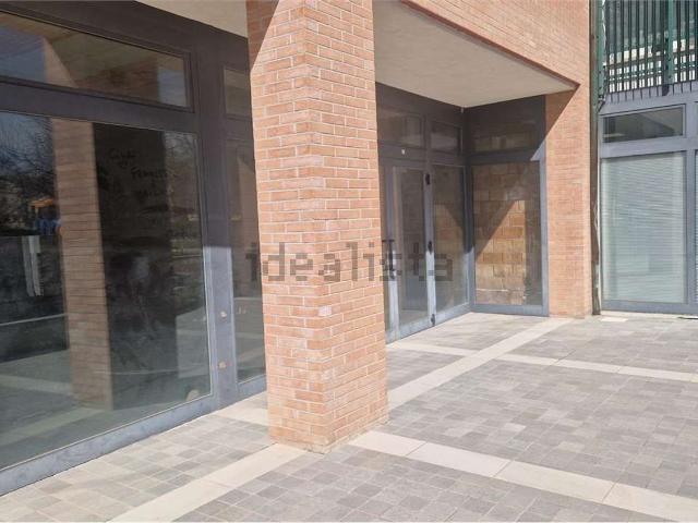 Locale Commerciale in vendita a Nuovo Circondario Imolese, Medicina