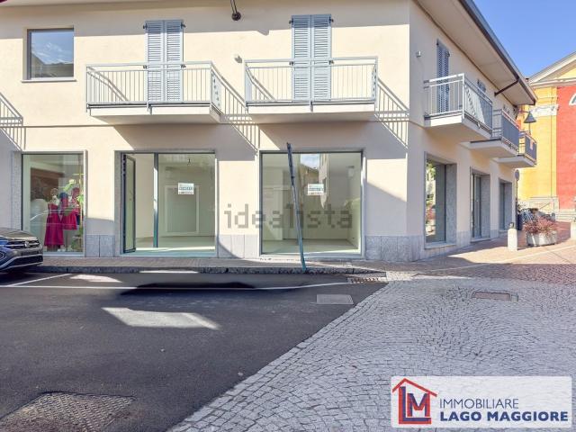Locale Commerciale in vendita a Ispra, Varese