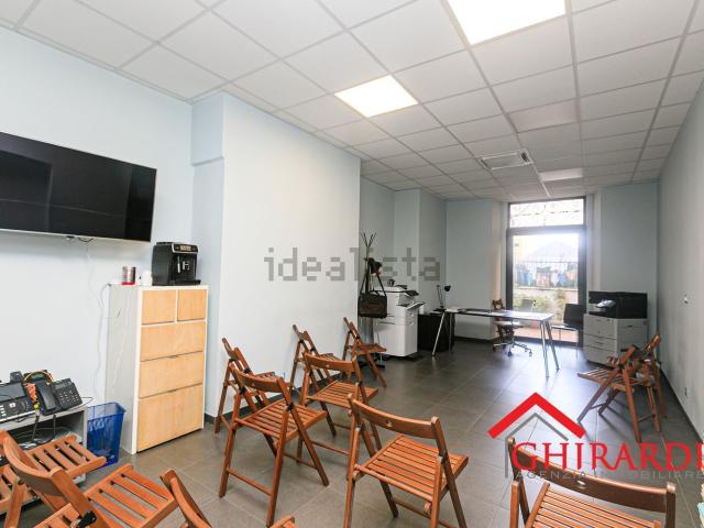 Locale Commerciale in vendita a Medio Ponente, Serra Riccò