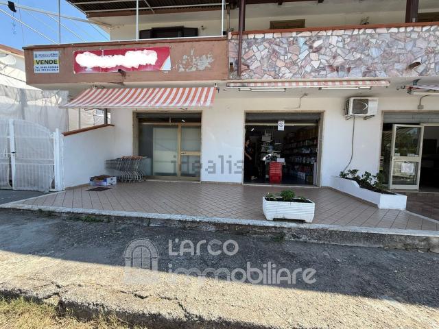 Locale Commerciale in vendita a La Petrosa, Calabria