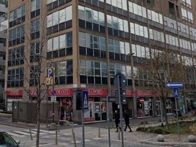 Locale Commerciale in vendita a Municipio 9, Milano
