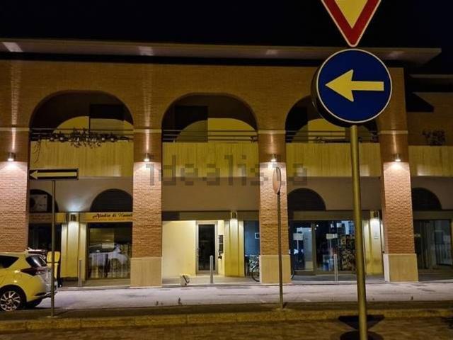 Locale Commerciale in vendita a San Pietro, Forlì