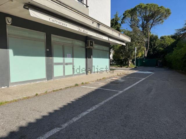 Locale Commerciale in vendita a Noventa Di Piave, Veneto