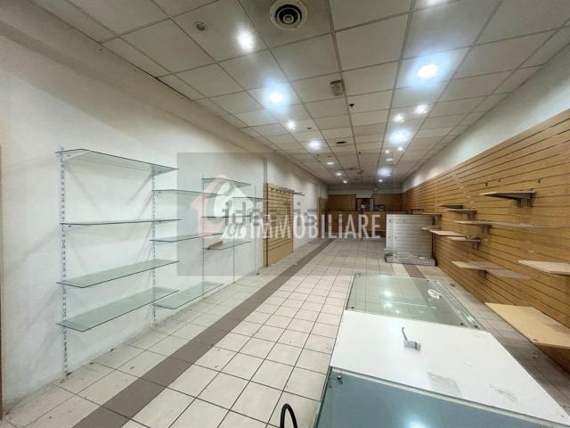 Locale Commerciale in vendita a Casalmaggiore, Lombardia