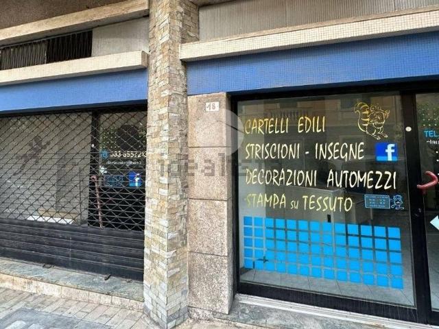 Locale Commerciale in vendita a Medio Ponente, Serra Riccò