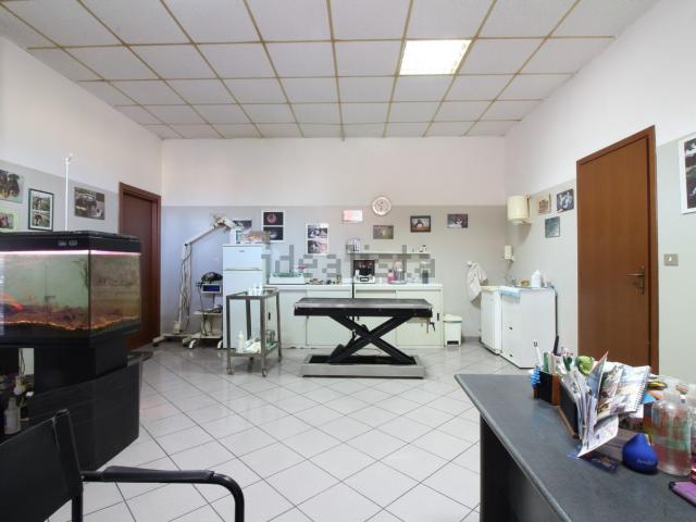Locale Commerciale in vendita a Unione Terre d'Acqua, Anzola Dell'emilia