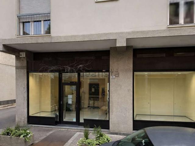Locale Commerciale in vendita a Volta-Prealpi, Saronno