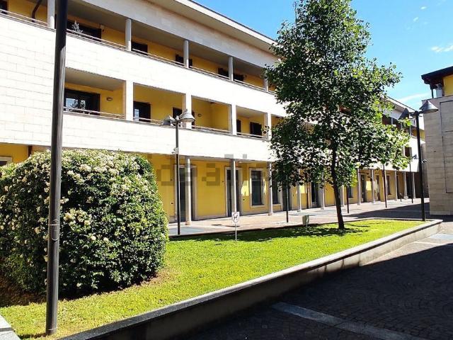 Locale Commerciale in vendita a San Rocco, Seregno
