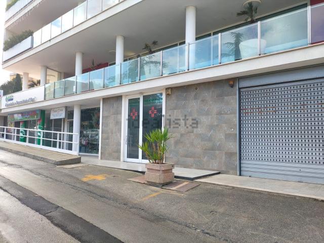 Locale Commerciale in vendita a Puglia, Taranto
