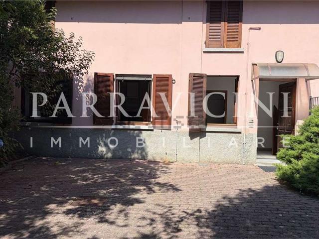 Locale Commerciale in vendita a Carcano, Albavilla