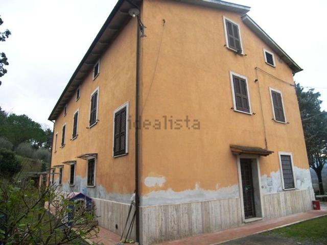 Locale Commerciale in vendita a Chiusi Città, Toscana