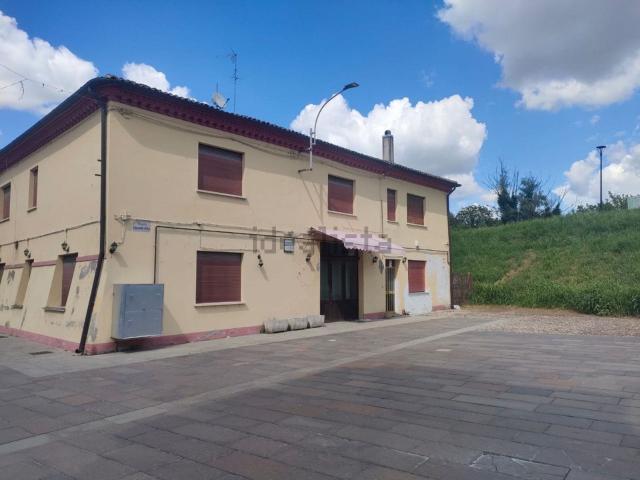 Locale Commerciale in vendita a Unione Alto Ferrarese, Bondeno