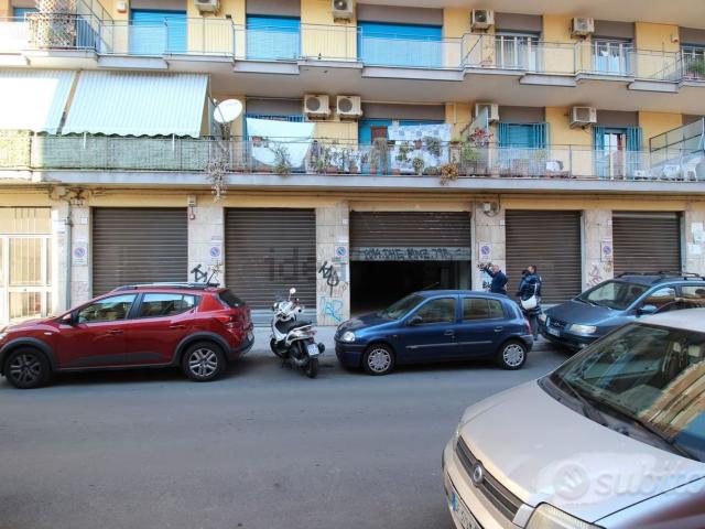 Locale Commerciale in vendita a Picanello-Ognina-Barriera-Canalicchio, Catania